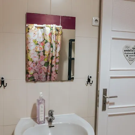 Quarto em Acomodações Particulares Aquilla Family 305 *