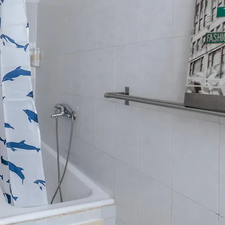 Aquilla Family 305 Lisbon