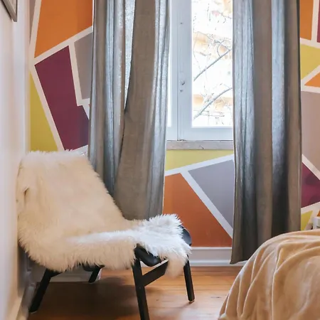 Aquilla Family 305 * Lisbon