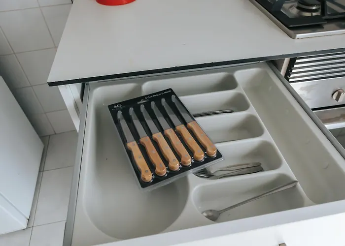 Aquilla Family 305 *