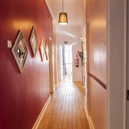 Aquilla Family 305 *